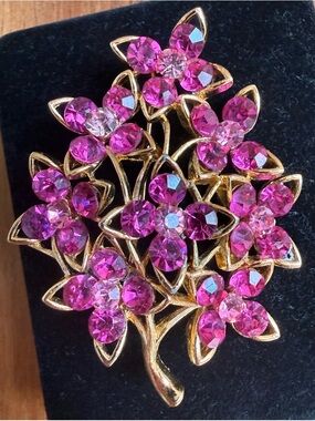 VTG Lisner Fuchsia Gold-Tone Pink Rhinestone Floral Brooch - Women Jewelry